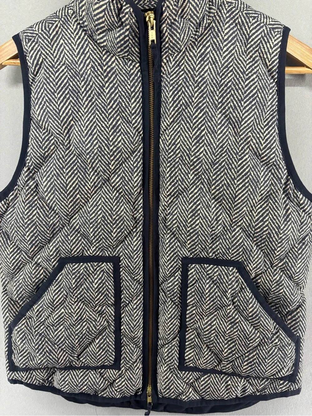 J Crew Vest Womens Small Gray Chevron Quilted Zip Outdoors Puffer Insulated